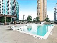 Skyline Retreat Penthouse, Top Floor, Year round Pool, City View! - B&B