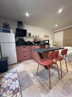 Studio pied de coline LYVIN - B&B Ginasservis