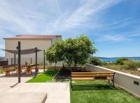 Contemporary Apartment with Terrace and Spacious Garden - B&B