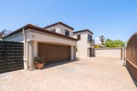 Luxury 5 Bedroom Villa with Heated Pool and Inverter in Blouberg - B&B Cape Town