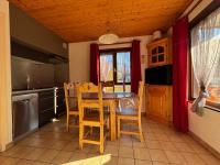 Multi Pass 3€/jour/pers - Charmant 2P au centre du village, 6 pers, balcon sud, parking, non fumeur - FR-1-692-27 - B&B