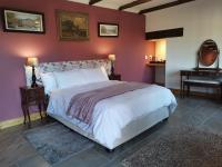 Deluxe Queen Suite
