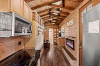 The Ritz Carlton of Tiny Cabins with Hot Tub - B&B Elf