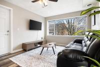 Chic and Comfortable 1BR Apartment near Bradley U - Chambres d’hôtes Peoria