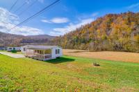 Near ATV and Hiking Trails Home with Deck in Oneida! - B&B