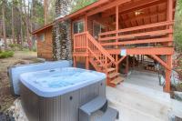 Acorn Alley Inside Yosemite - Dog Friendly w/Hot tub, Fire pit, EV Charger - B&B