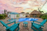 Island Oasis With Heated Pool Private Tiki Bar! - Bed and Breakfast