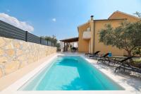 MY DALMATIA - Holiday home Nekic with private swimming pool and sea view - B&B Maslenica