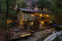 Cozy Mountain Cabin, Sleeps 8, Mini Golf, Hot Tub, Coffee Bar! - B&B Sevierville