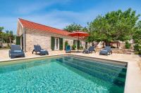 MY DALMATIA - Authentic villa Zvonko with private swimming pool - B&B