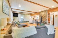 10 Mi to Skiing Historic Farmhouse in Maine! - B&B