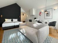 Studio Lit King-Size