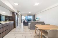 First Light Mooloolaba 9th floor apartment with ocean views - B&B