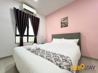 Four-Bedroom Apartment with Pool View