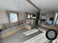 Sunnymede B9- Fantasy Island - hot tub, pet friendly, WiFi, ramped veranda - Meadow Lakes Caravan & Lodge Hire - Chambres d'hôtes Skegness