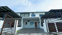 KLIA Sepang Charming 4-Bedroom Blissful Double-Storey Homestay - B&B Sepang