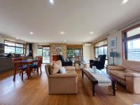 Seven Mile Beach House - 5 minutes to the Airport - B&B Seven Mile Beach
