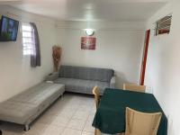 Logement de 40m2 avec terrasse, moderne et équipé - B&B Petit-Canal