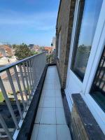 Bright, spacious apartment nearby beach - Bed and Breakfast Oostende