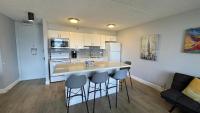 Free Parking, WiFi, AC, Comfy Beds, and Great View - B&B