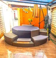 Maison familiale Terrasse Jacuzzi Parking sur place près d'Honfleur - Bed and Breakfast