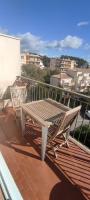 Joli F2 45m2 parking privé proche tram ligne 1 et 2 - Bed and Breakfast