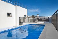 Urban Oasis Apartment with Pool & Free Parking - Bed and Breakfast Sevilla