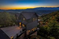 Infinity Vista Retreat - 5BR, Smoky Mountain Views Pool, HotTub - B&B