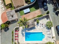Rêve D'azur, Mazet en bord de mer, parking, Piscine partagée, Terrasse BBQ & draps inclus la Nartelle, 1 salon, 1 chambre, 1 cuisine , 1 sdb - B&B