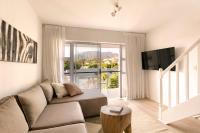 Four Peaks Duplex - 4 Sleeper with Mountain Views, Balcony and Pool in Hout Bay Beachfront - Ferienwohnung Hout Bay