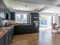 Seaside Family Bungalow for 5 people with garden and driveway parking - B&B Kent
