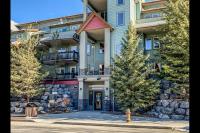 Two-Bedroom Apartment with Mountain View