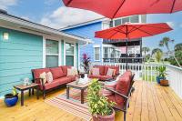 Steps to Beach Home with Deck in Galveston! - Ferienwohnung