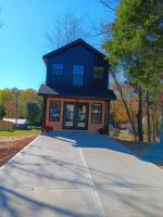 The Bears Den at the Lake - B&B