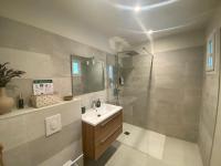 Camera Matrimoniale con Vista Giardino