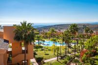 Sea and Mountain View Apartment with 4 Pools - B&B Estepona