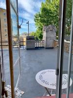 Spacious 2 Bed Flat Grade 2 Art Deco Building - B&B London