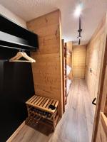 VAL THORENS, SERAC 7 - TOUT NEUF, pied des pistes, plein sud, vue magnifique - familial - Chambres d'hôtes Val Thorens