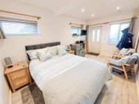 Cosy Coastal Getaway - B&B