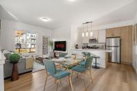 2 Bedroom Modern Townhouse Near Aspen Landing with Garage Parking, Fast Wi-Fi, Office, 2 Full Baths & Netflix - B&B Calgary
