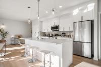 Near South Health Campus, king bed, UG parking - Chambres d'hôtes Calgary