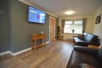 3 Bedrooms, Spacious, off road parking, Minimum 2 Nights - B&B