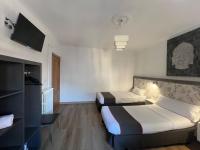 Basic Triple Room with Shared Bathroom