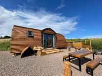 Large Cabin with Hot Tub