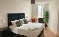 Bracknell RWH Stunning Two Bedroom Apartment - B&B