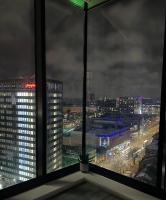 Premium Deals l Last-Minute Stay l 4 min walk to Birmingham Central Library l 18th floor 2 Bed 2 Bath City Centre Penthouse with GYM & Netflix by JVT Short Lets - B&B