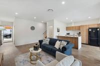 Brand New Modern 4BR House with Parking Yard Mall and Park - Chambres d'hôtes Capalaba