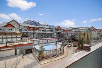 Family Gateway Outdoor Pool & Hot Tub Experience - B&B Canmore
