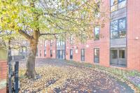 The Ivory Nook, Cozy & Spacious, Sleeps 8 - Bed and Breakfast Leeds