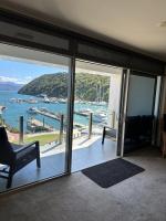 Oxleys 406 3 bedroom Waterfront Apartment - B&B